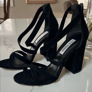 Steve Madden “Cathryn” heels
Size 7.5